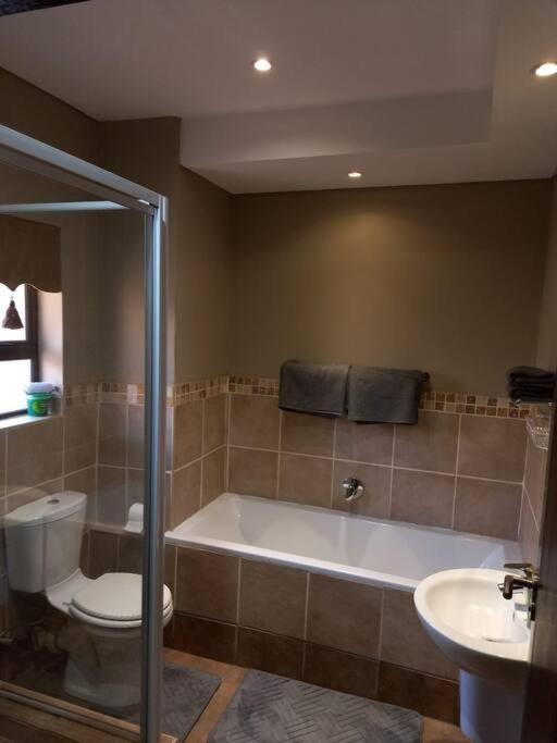 Best Overnight With Free Wifi. Modern & Private Bloemfontein Exterior foto