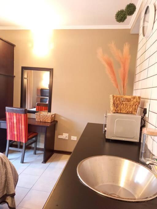 Best Overnight With Free Wifi. Modern & Private Bloemfontein Exterior foto